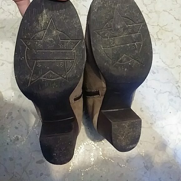 Boots - Picture 5 of 8